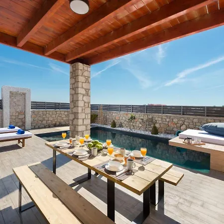 Luxury Villa *